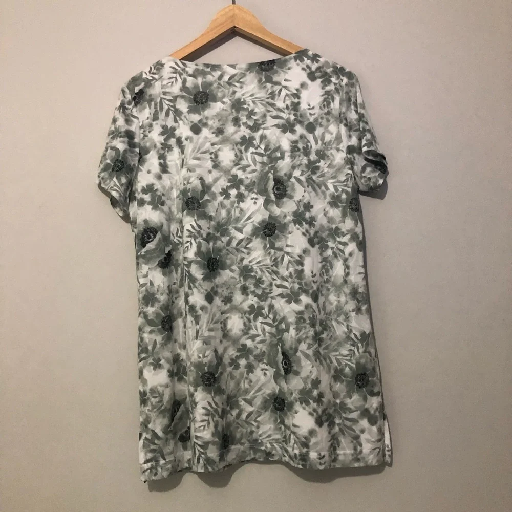 Susan Graver Women’s Size Medium Top